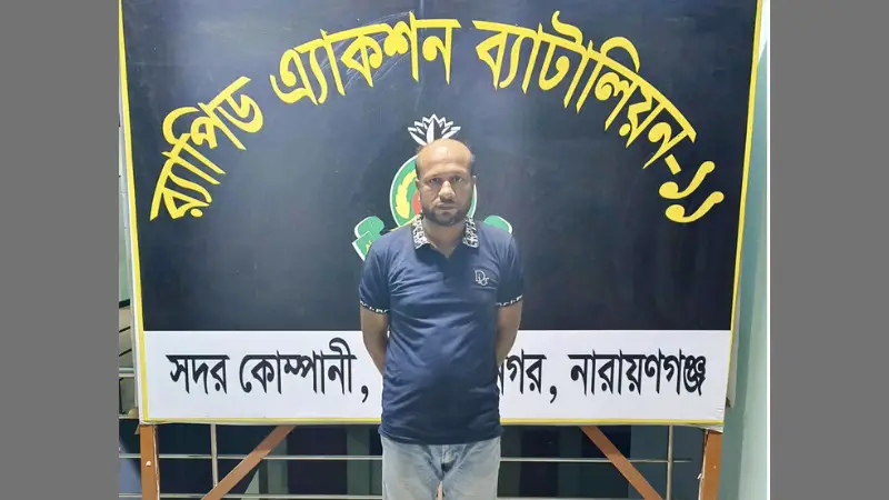 পুলিশের হাত থেকে ছিনিয়ে নেওয়া মাদক ব্যবসায়ী গ্রেফতার পুলিশের হাত থেকে ছিনিয়ে নেওয়া মাদক ব্যবসায়ী গ্রেফতার