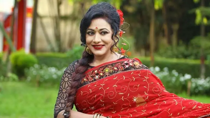 আমাকে দেখে এ যুগের মেয়েরা অনুপ্রাণিত হবে, এই বয়সেও সাজতে ভালো লাগে: রোজিনা আমাকে দেখে এ যুগের মেয়েরা অনুপ্রাণিত হবে, এই বয়সেও সাজতে ভালো লাগে: রোজিনা