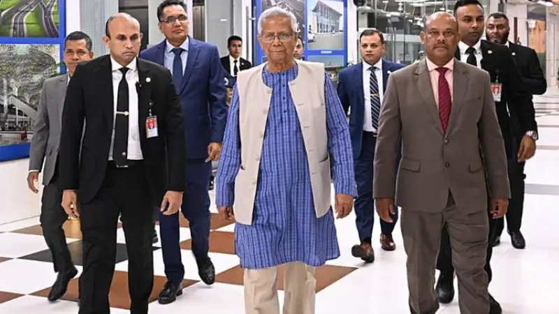 যুক্তরাজ্যের উদ্দেশে দেশ ছাড়লেন প্রধান উপদেষ্টা যুক্তরাজ্যের উদ্দেশে দেশ ছাড়লেন প্রধান উপদেষ্টা
