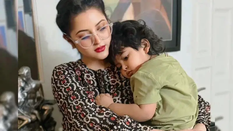 ঘুমে কাতর পরীপুত্র ঘুমে কাতর পরীপুত্র