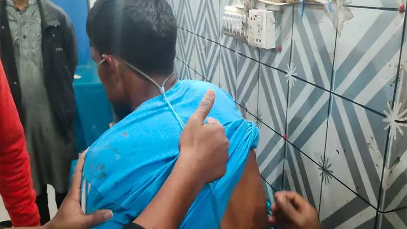 স্বেচ্ছাসেবক দলের নেতা গুলিবিদ্ধ স্বেচ্ছাসেবক দলের নেতা গুলিবিদ্ধ