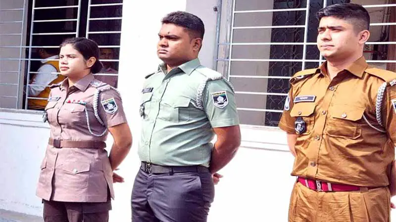 পরিবর্তন করা হচ্ছে পুলিশের ইউনিফর্ম পরিবর্তন করা হচ্ছে পুলিশের ইউনিফর্ম