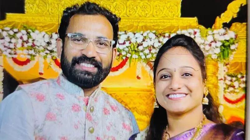 অন্ধ্রের মন্দিরে প্রাচীর ধসে নিহত ৮ ভক্তের মধ্যে টেকি দম্পতি