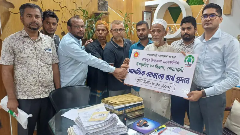 বনবিভাগের উপকারভোগীদের মাঝে ৮ লক্ষ ৫০ হাজার টাকা বিতরণ বনবিভাগের উপকারভোগীদের মাঝে ৮ লক্ষ ৫০ হাজার টাকা বিতরণ