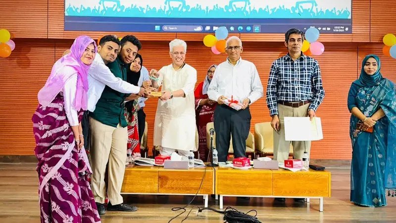অব্যবহৃত মাঠে স্বর্গ বানানোর পরিকল্পনা করে তৃতীয় হলো খুলনার ছাত্ররা! অব্যবহৃত মাঠে স্বর্গ বানানোর পরিকল্পনা করে তৃতীয় হলো খুলনার ছাত্ররা!