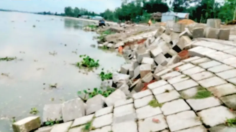 ভূরুঙ্গামারীতে সামান্য বৃষ্টিতেই দুধকুমার নদের তীর রক্ষা বাঁধে ধস ভূরুঙ্গামারীতে সামান্য বৃষ্টিতেই দুধকুমার নদের তীর রক্ষা বাঁধে ধস