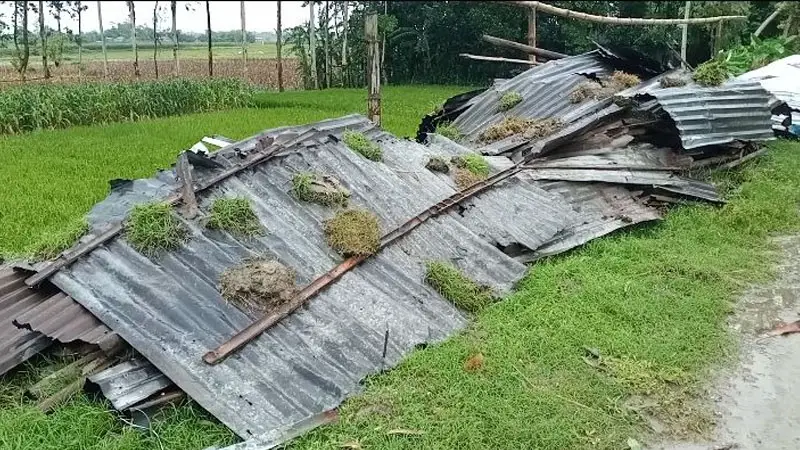 ভয়াল ’শক্তি’ ঘূর্ণিঝড়: কুড়িগ্রামে জীবনযাত্রা বিপর্যস্ত!