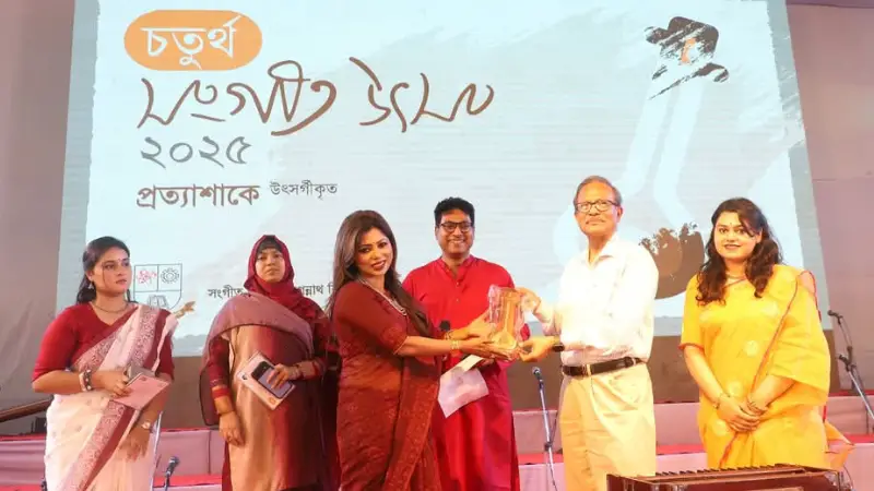 জুলাই বিপ্লবে সংগীতের শক্তিই আমাদেরকে সংগ্রামে উদ্বুদ্ধ করেছে: জবি উপাচার্য জুলাই বিপ্লবে সংগীতের শক্তিই আমাদেরকে সংগ্রামে উদ্বুদ্ধ করেছে: জবি উপাচার্য