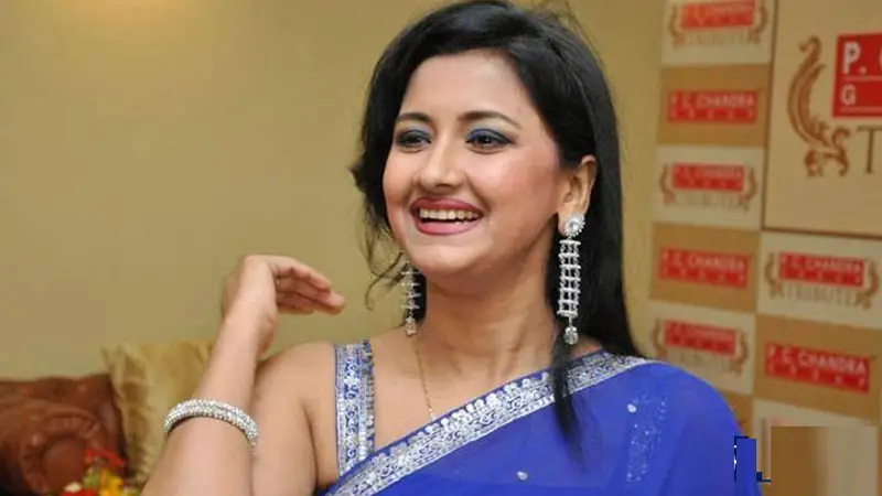 রচনা ব্যানার্জীর বাম্পার অফার রচনা ব্যানার্জীর বাম্পার অফার