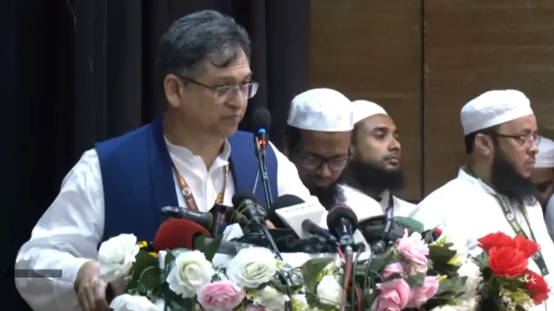 সেনাবাহিনীকে কোনোভাবেই বিতর্কিত হতে দেয়া যাবে না: সালাহউদ্দিন আহমেদ সেনাবাহিনীকে কোনোভাবেই বিতর্কিত হতে দেয়া যাবে না: সালাহউদ্দিন আহমেদ
