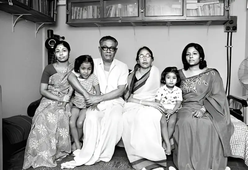 ‘কিরীটি রায়’-এর জনক নীহার রঞ্জন গুপ্তের ১১৪তম জন্মবার্ষিকীতে শ্রদ্ধার্ঘ্য ‘কিরীটি রায়’-এর জনক নীহার রঞ্জন গুপ্তের ১১৪তম জন্মবার্ষিকীতে শ্রদ্ধার্ঘ্য