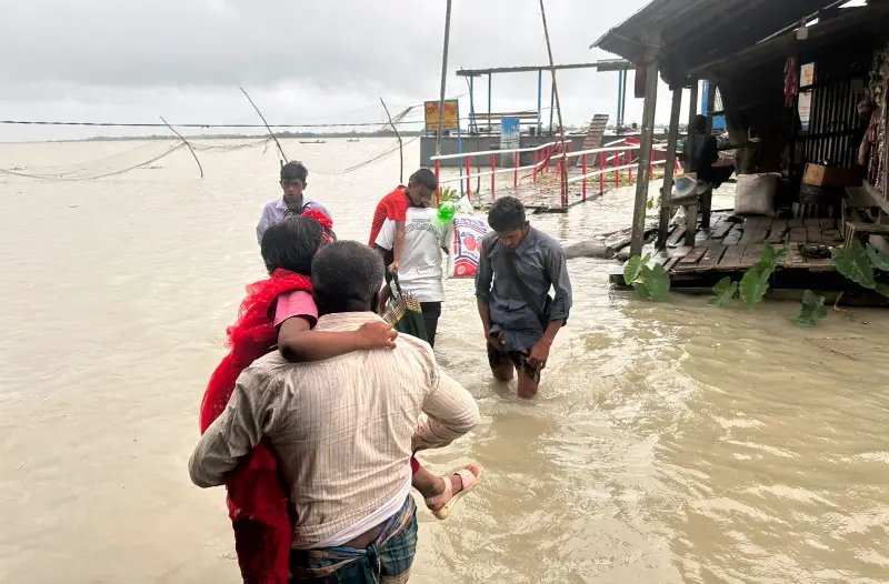 বিরামহীন বর্ষায় বাউফলে নিম্নাঞ্চল প্লাবিত বিরামহীন বর্ষায় বাউফলে নিম্নাঞ্চল প্লাবিত