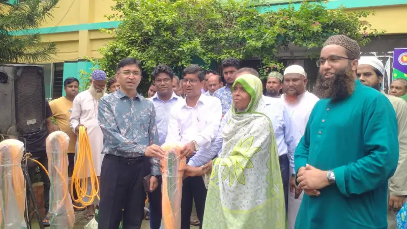 নীলফামারীতে ৫৭ জন কৃষকের মাঝে বিতরণ করা হলো ফুট পাম্প স্প্রেয়ার মেশিন নীলফামারীতে ৫৭ জন কৃষকের মাঝে বিতরণ করা হলো ফুট পাম্প স্প্রেয়ার মেশিন