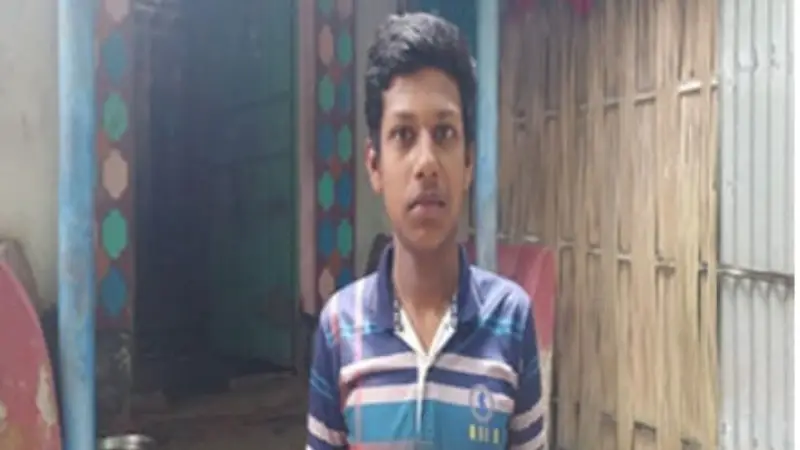 দারিদ্র্যতাকে জয় করে জিপিএ-৫ পেয়েছে সুব্রত, কলেজে ভর্তি নিয়ে অনিশ্চয়তায় পরিবার দারিদ্র্যতাকে জয় করে জিপিএ-৫ পেয়েছে সুব্রত, কলেজে ভর্তি নিয়ে অনিশ্চয়তায় পরিবার