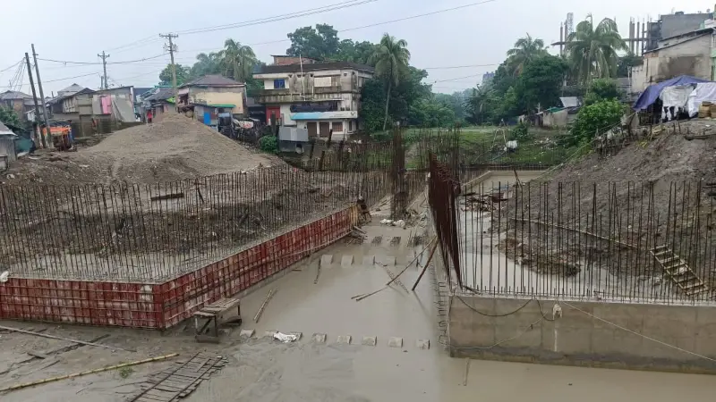 গলাচিপায় উন্নয়নের নামে অচলাবস্থা গলাচিপায় উন্নয়নের নামে অচলাবস্থা