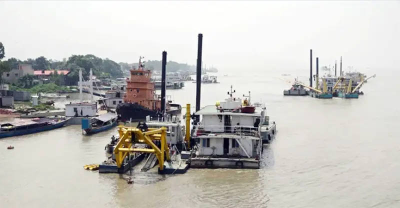 নাব্য সংকটে ৬২ ঘণ্টা বন্ধ থাকার পর ফের ফেরি চলাচল শুরু