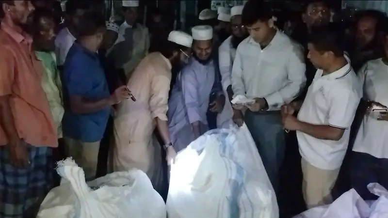 ঢাকাগামী যাত্রীবাহী বাস থেকে ২৮ মণ সামুদ্রিক মাছ জব্দ ঢাকাগামী যাত্রীবাহী বাস থেকে ২৮ মণ সামুদ্রিক মাছ জব্দ