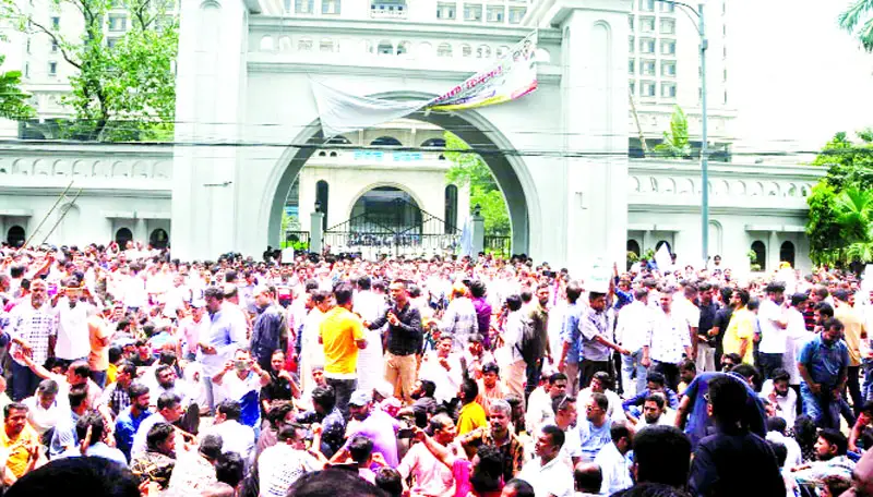 চার দিনের আন্দোলনে অচল ঢাকা দক্ষিণ সিটি করপোরেশন চার দিনের আন্দোলনে অচল ঢাকা দক্ষিণ সিটি করপোরেশন