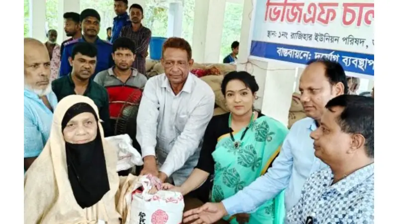১৩ হাজার ২৬৫ পরিবারের মাঝে ঈদের চাল বিতরণ ১৩ হাজার ২৬৫ পরিবারের মাঝে ঈদের চাল বিতরণ