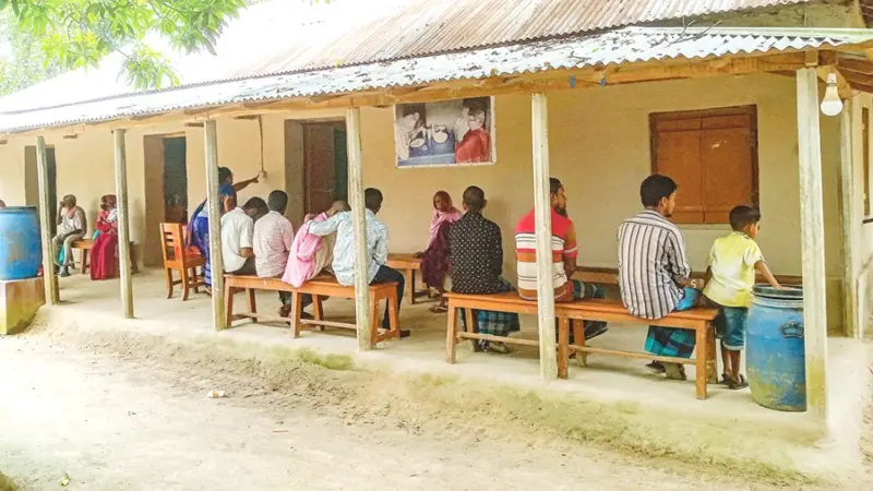 শালবনে মাটির হাসপাতালের পরিবেশেই অর্ধেক সুস্থ করে তোলে রোগীদের শালবনে মাটির হাসপাতালের পরিবেশেই অর্ধেক সুস্থ করে তোলে রোগীদের