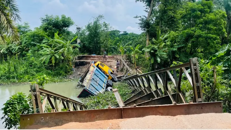 ইন্দুরকানীতে জরাজীর্ণ ৫ বেইলি ব্রিজ: ভোগান্তিতে জনসাধারণ ইন্দুরকানীতে জরাজীর্ণ ৫ বেইলি ব্রিজ: ভোগান্তিতে জনসাধারণ