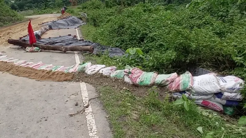 খাগড়াছড়ির মহালছড়ি-সিন্দুকছড়ি-জালিয়াপাড়া দৃষ্টিনন্দন সড়কে ৩৭টি পয়েন্টে ভাঙন খাগড়াছড়ির মহালছড়ি-সিন্দুকছড়ি-জালিয়াপাড়া দৃষ্টিনন্দন সড়কে ৩৭টি পয়েন্টে ভাঙন