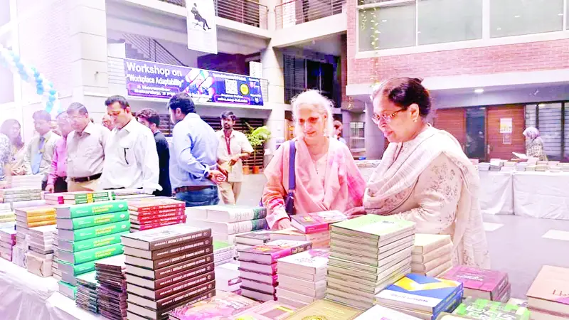 চলছে ইউএপি-ইউপিএল বই ও সাহিত্য উৎসব চলছে ইউএপি-ইউপিএল বই ও সাহিত্য উৎসব