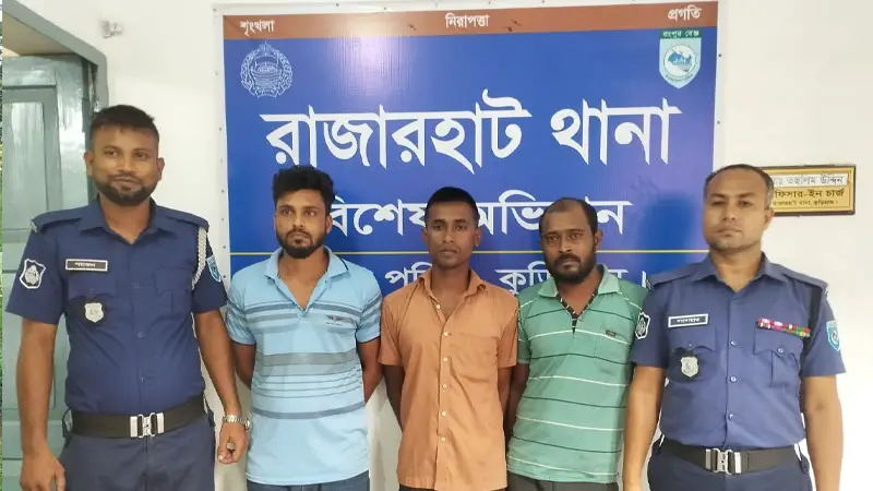 রাজারহাটে পুলিশের অভিযানে চোরাই মালামাল উদ্ধার রাজারহাটে পুলিশের অভিযানে চোরাই মালামাল উদ্ধার