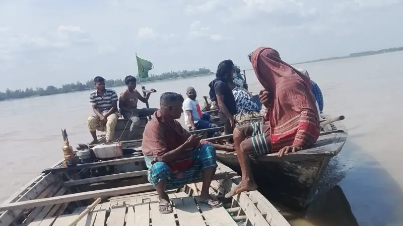 দালালের মাধ্যমে সীমান্ত গলিয়ে দেশে ঢুকছে কারা? দালালের মাধ্যমে সীমান্ত গলিয়ে দেশে ঢুকছে কারা?