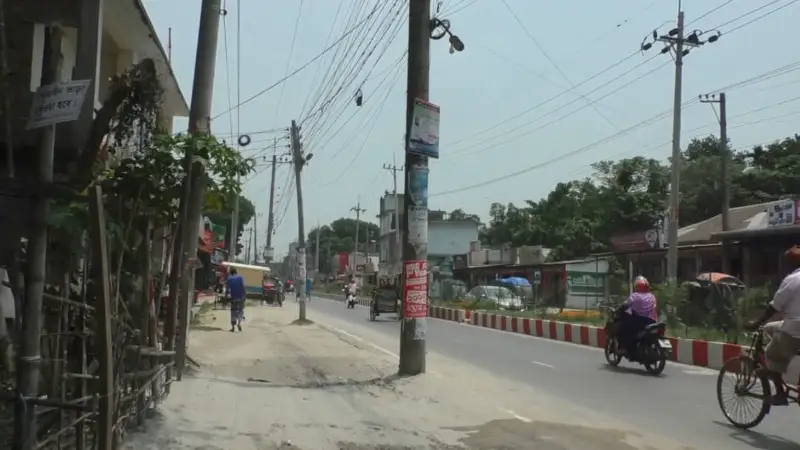 গাইবান্ধা চার লেন সড়কে দুর্ভোগ: কবে সরবে সেই ২০টি বিদ্যুতের খুঁটি? গাইবান্ধা চার লেন সড়কে দুর্ভোগ: কবে সরবে সেই ২০টি বিদ্যুতের খুঁটি?