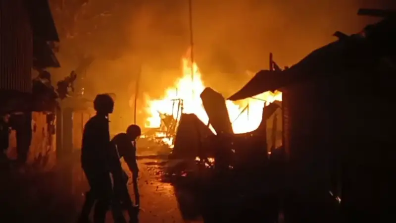 মুন্সীগঞ্জের শ্রীনগরে ভয়াবহ অগ্নিকাণ্ড, ব্যাপক ক্ষয়ক্ষতি মুন্সীগঞ্জের শ্রীনগরে ভয়াবহ অগ্নিকাণ্ড, ব্যাপক ক্ষয়ক্ষতি