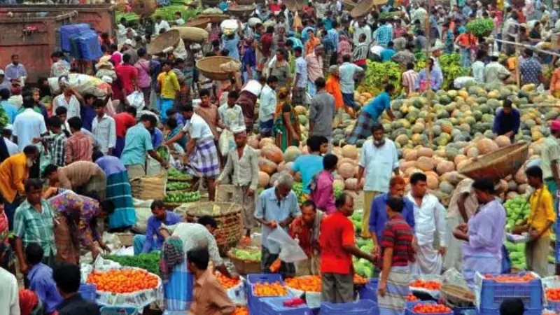 হারিয়ে যাচ্ছে গ্রামীণ হাট-বাজারের শতবর্ষী ঐতিহ্য হারিয়ে যাচ্ছে গ্রামীণ হাট-বাজারের শতবর্ষী ঐতিহ্য