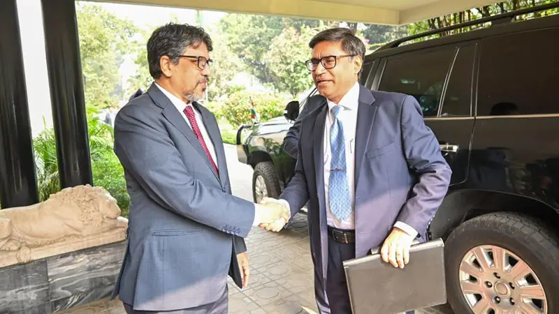 পদ্মায় বৈঠকে বাংলাদেশ-ভারতের পররাষ্ট্র সচিব পদ্মায় বৈঠকে বাংলাদেশ-ভারতের পররাষ্ট্র সচিব