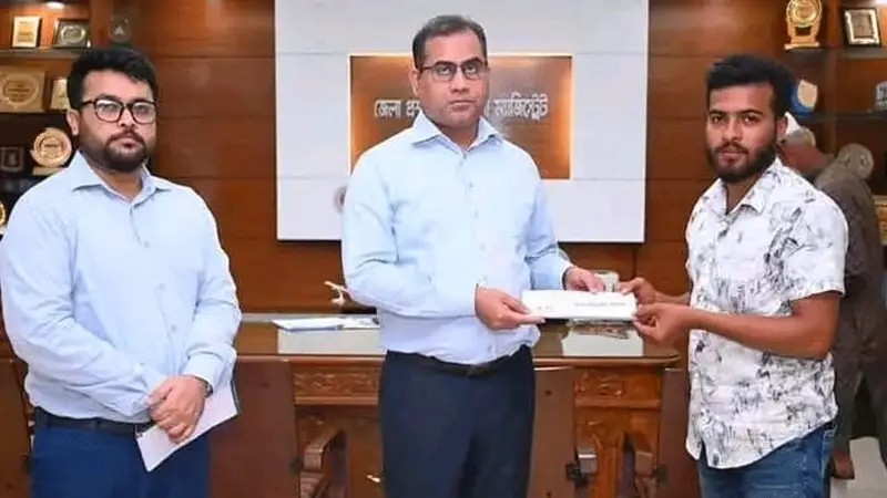 শিক্ষার্থীদের ধাওয়ায় আহত যুবলীগ নেতা পেলেন ‘জুলাই যোদ্ধা’ অনুদান শিক্ষার্থীদের ধাওয়ায় আহত যুবলীগ নেতা পেলেন ‘জুলাই যোদ্ধা’ অনুদান