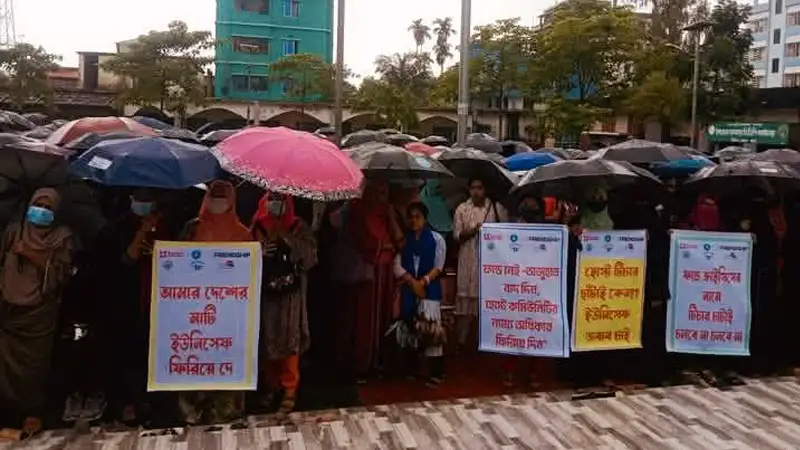 রোহিঙ্গা ক্যাম্প থেকে চাকরিচ্যুত স্থানীয় শিক্ষকদের মানববন্ধন রোহিঙ্গা ক্যাম্প থেকে চাকরিচ্যুত স্থানীয় শিক্ষকদের মানববন্ধন