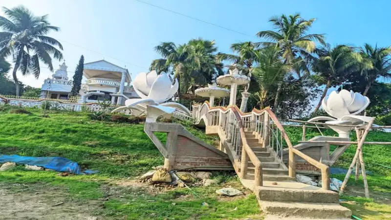 গ্রামে রাজপ্রাসাদের ছোঁয়া! গ্রামে রাজপ্রাসাদের ছোঁয়া!