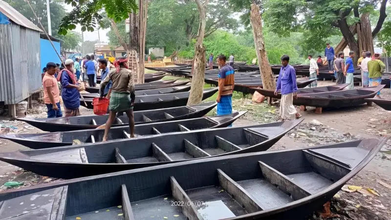 রামচন্দ্রপুর নৌকার হাট: টিকে থাকতে লড়ছে শতবর্ষী ঐতিহ্য