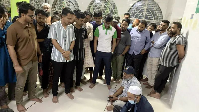 শিক্ষার্থীদের আন্দোলনের মুখে পুলিশ প্রহরায় ক্যাম্পাস ছাড়লেন কুমিল্লা ভিক্টোরিয়া কলেজের অধ্যক্ষ শিক্ষার্থীদের আন্দোলনের মুখে পুলিশ প্রহরায় ক্যাম্পাস ছাড়লেন কুমিল্লা ভিক্টোরিয়া কলেজের অধ্যক্ষ