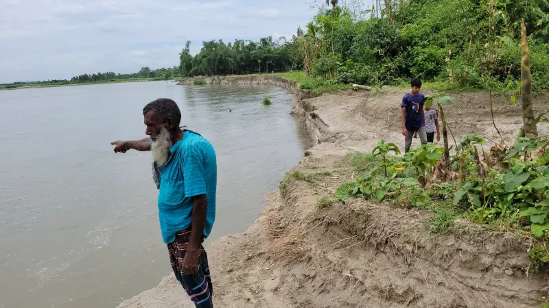 ধরলার ভাঙনে ভিটেমাটি হারিয়ে নিঃস্ব অর্ধশতাধিক পরিবার