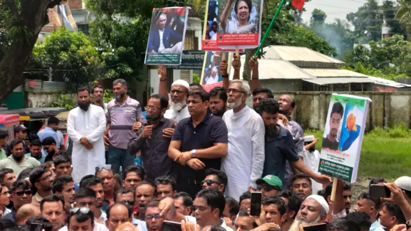 গুম ও খুন হওয়া পরিবারের অভিভাবক হিসেবে আমরা তারেক রহমানকে দেখতে চাই গুম ও খুন হওয়া পরিবারের অভিভাবক হিসেবে আমরা তারেক রহমানকে দেখতে চাই