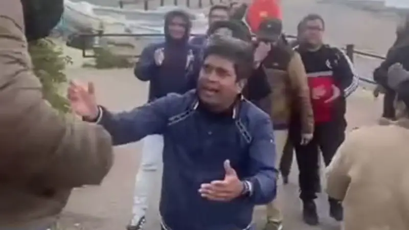 লুটের টাকায় লন্ডনে ফুর্তি করছে নিষিদ্ধ ছাত্রলীগের সভাপতি, ভিডিও ভাইরাল লুটের টাকায় লন্ডনে ফুর্তি করছে নিষিদ্ধ ছাত্রলীগের সভাপতি, ভিডিও ভাইরাল