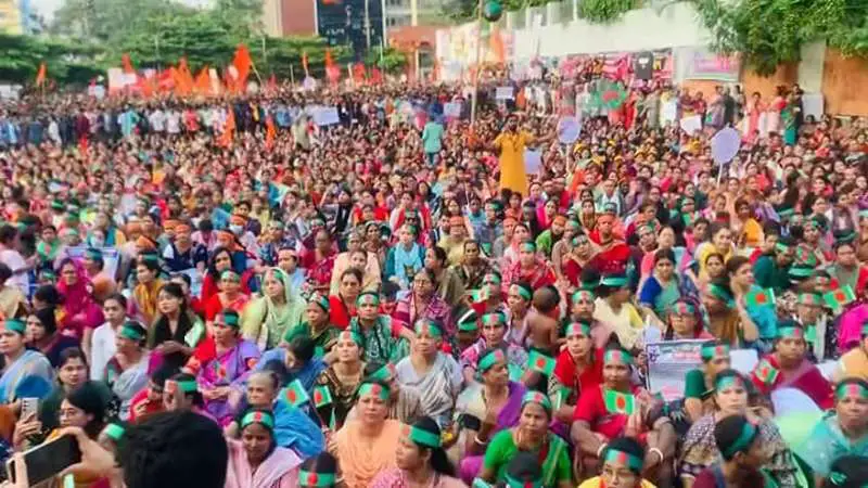 সনাতনী সম্প্রদায়ের মহাসমাবেশে লাখ লাখ মানুষের সমাগম সনাতনী সম্প্রদায়ের মহাসমাবেশে লাখ লাখ মানুষের সমাগম