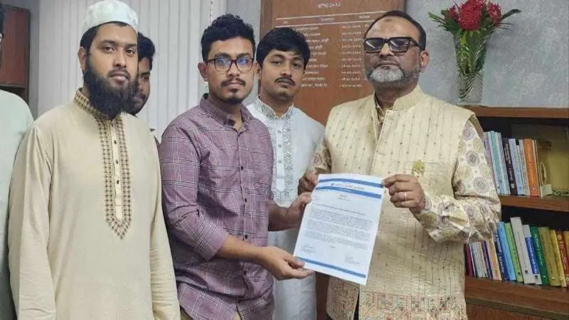 উপাচার্যকে শিবিরের স্মারকলিপি উপাচার্যকে শিবিরের স্মারকলিপি