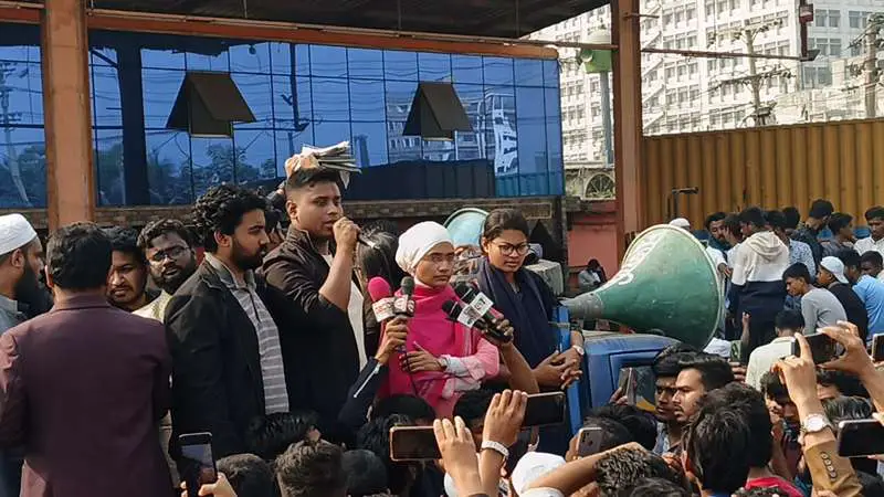 কিছু দলের নেতাদের সংবিধান প্রীতি বেড়েছে : হাসনাত আব্দুল্লাহ কিছু দলের নেতাদের সংবিধান প্রীতি বেড়েছে : হাসনাত আব্দুল্লাহ