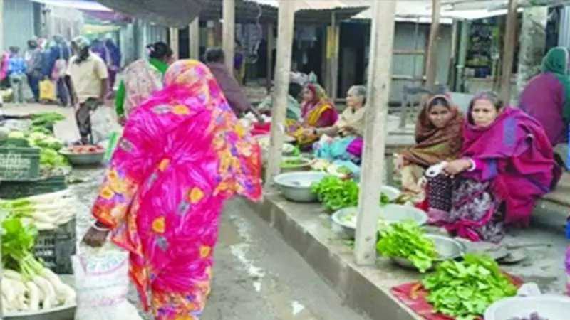 বউ বাজারে নারীদের ভিড়! বউ বাজারে নারীদের ভিড়!