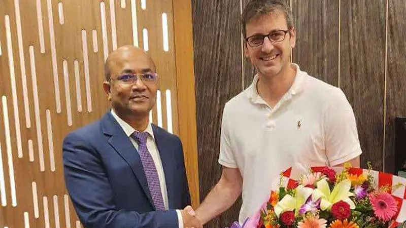 লু’কে ছাড়াই ঢাকায় পৌঁছেছে মার্কিন প্রতিনিধি দল লু’কে ছাড়াই ঢাকায় পৌঁছেছে মার্কিন প্রতিনিধি দল