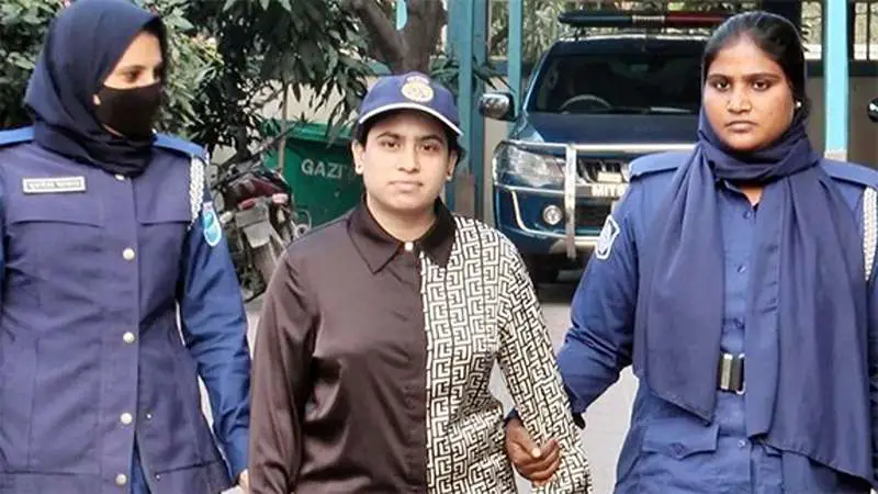 ঘুমের ওষুধ খাইয়ে শিল্পপতিকে ৭ টুকরো করে পরকিয়া প্রেমিকা ঘুমের ওষুধ খাইয়ে শিল্পপতিকে ৭ টুকরো করে পরকিয়া প্রেমিকা