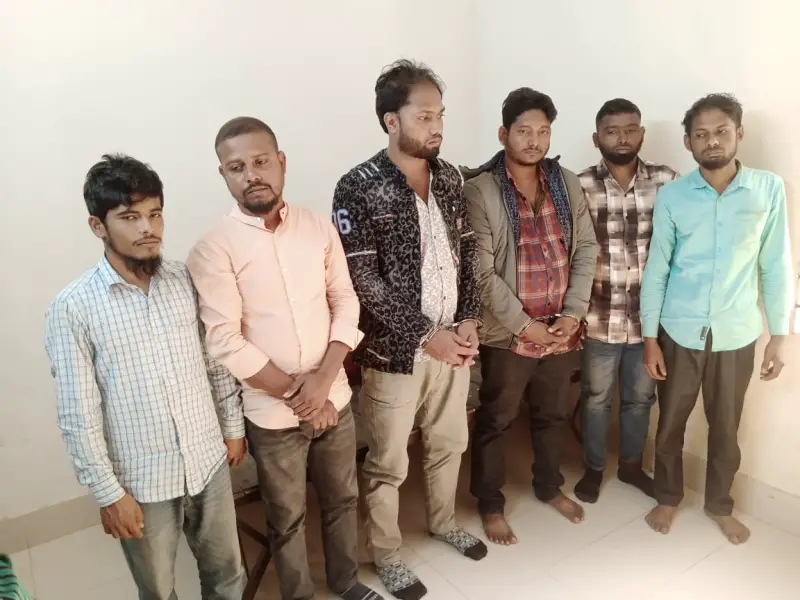 গ্রেপ্তার হলো ৬ ডাকাত গ্রেপ্তার হলো ৬ ডাকাত
