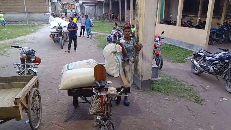 লালমনিরহাটে গরিবের চাল গুদামে! অভিযানে উদ্ধার ১৫৪৫ কেজি লালমনিরহাটে গরিবের চাল গুদামে! অভিযানে উদ্ধার ১৫৪৫ কেজি