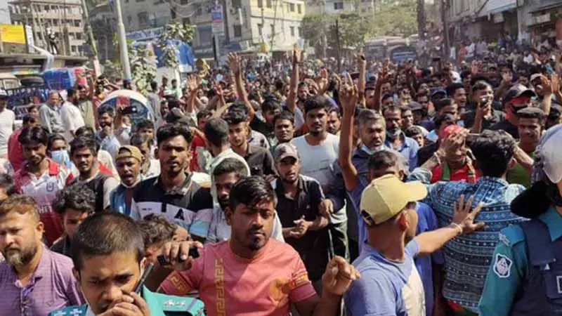 রাজধানীতে ব্যাটারিচালিত রিকশাচালকদের বিক্ষোভ রাজধানীতে ব্যাটারিচালিত রিকশাচালকদের বিক্ষোভ